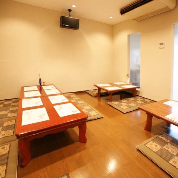 The tatami room can accommodate up to 18 people! Since there is no door at the entrance, it can be used as a private room for 10 people or more.