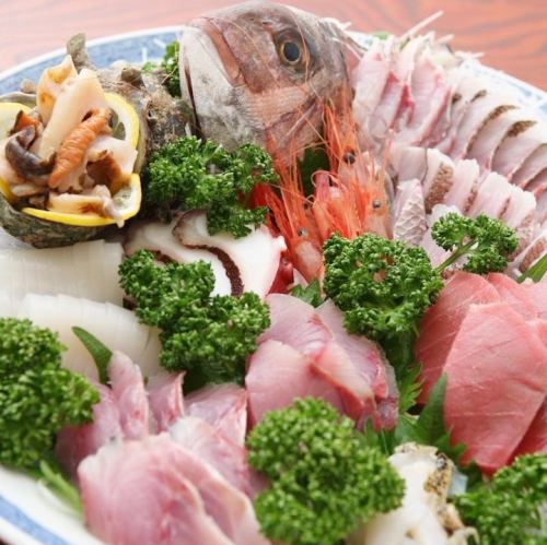 您可以品嚐新鮮的魚和大麥豬肉