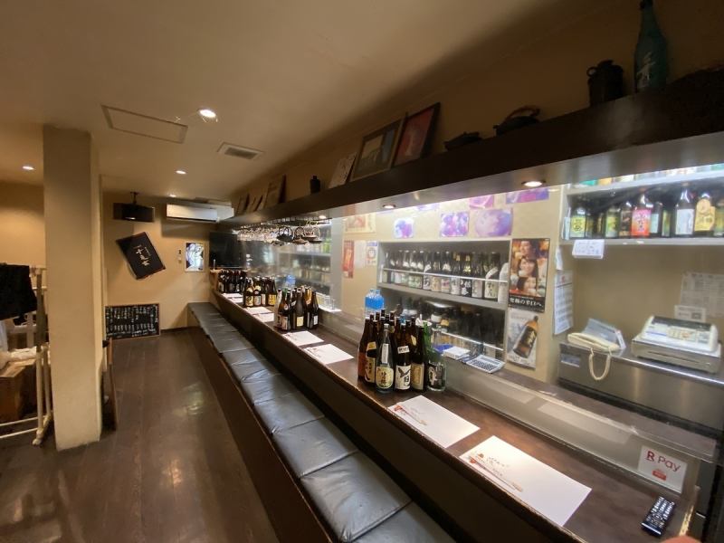 Have a drink while looking at the shochu ☆ Feel free to even one person ♪ 500 to 600 kinds of shochu such as seasonal shochu will welcome you.