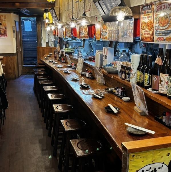 1階カウンター席もご用意しております。仕事帰りサクのみにどうぞ！