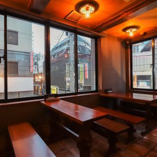 6名テーブルが2つございます！こちらも2次会、3次会でも利用できます♪もちろんこちらのテーブルも横並びで結合できますので最大12名まででご利用できます♪