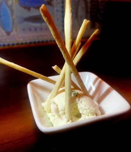 お酒に合うこだわりのお通し。