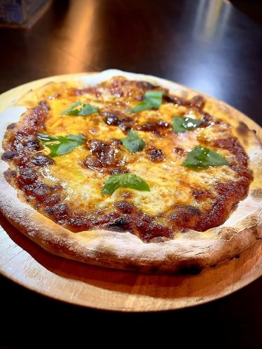 注文が入ってから生地を伸ばし焼き上げるピザは絶品です