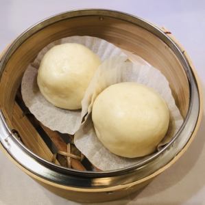 2 pieces of toro-ri custard buns