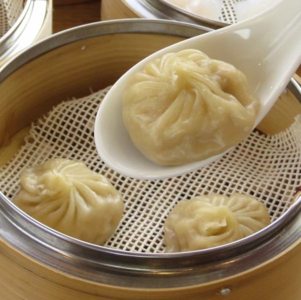 We are proud of our shop's specialty, "Taiwan Xiaolongbao," which has a reliable taste that inherits the taste of a well-known Taiwanese restaurant famous for Xiaolongbao.