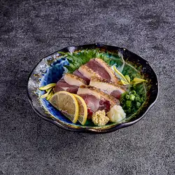 地鶏もも刺し