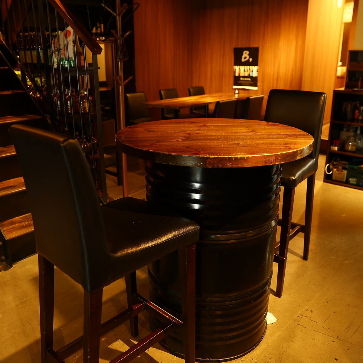 1番人気は内装お洒落な1階のソファ席♪お祝いプレート0円OK