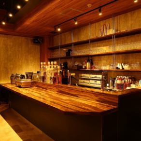 【一楼◎柜台】常客专享座位★也欢迎独自前来的顾客。这些座位的设计旨在让您享受酒吧般的氛围。※图片是图片。