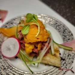 Domestically produced white-grilled eel topped with sea urchin and Omi beef