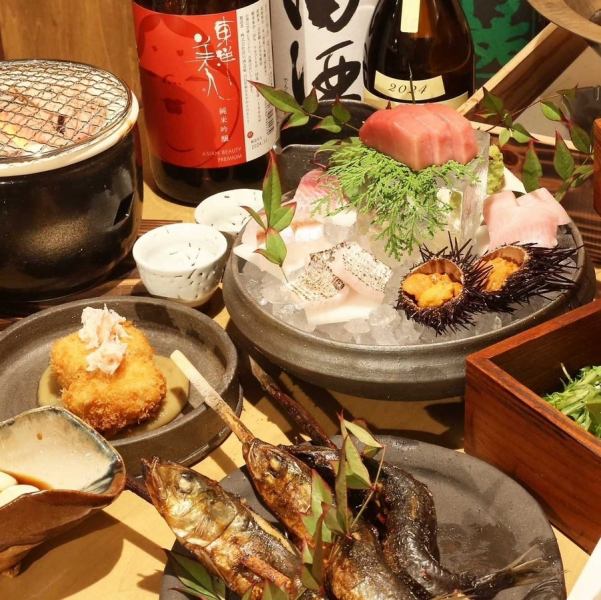 魚竹の名物「お刺身盛り合わせ」やそのほか一品メニューも。