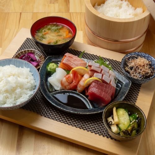 【むにの絶品ランチ】朝獲れ直送お刺身定食