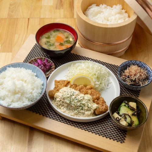 【むにの絶品ランチ】本格派チキン南蛮定食