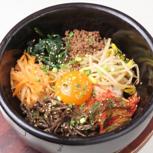 [Stone-grilled bibimbap] Served on a piping hot stone!