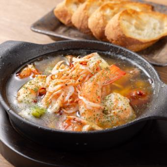 海鮮まみれのアヒージョ