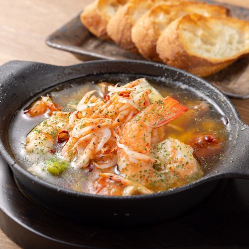 海鮮まみれのアヒージョ