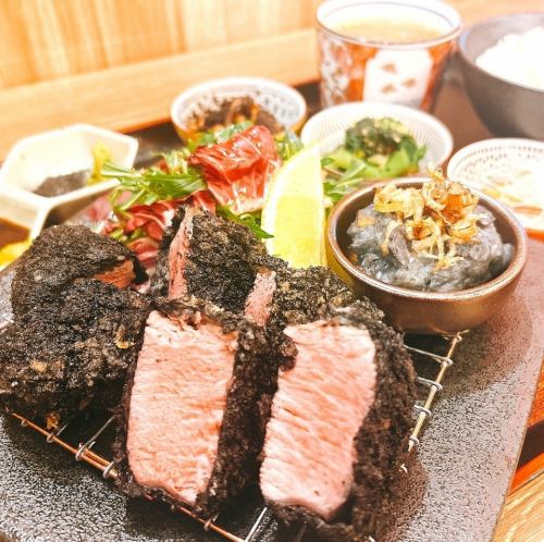 【驚愕の黒】 芳寿豚 黒ヒレカツ定食