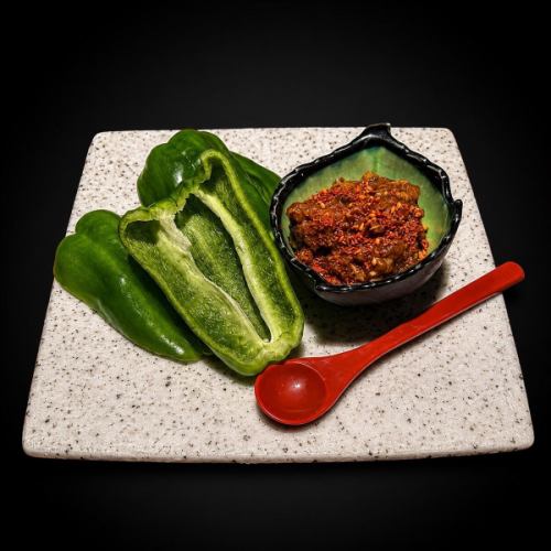 パリピースパイス肉味噌和え