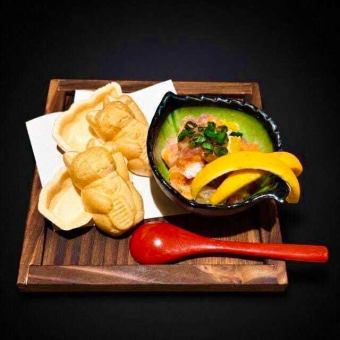Maneki-neko Monaka Seafood Tataki