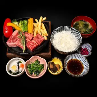 【ランチ】黒毛和牛サーロインステーキ鉄板焼き御膳　7品　1958円
