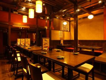 【First floor table】 Table seats sit comfortably ♪