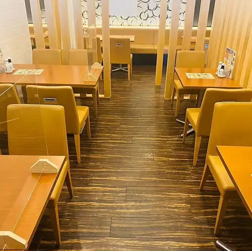 <p>最大24名様まで対応可能な宴会席は、会社の飲み会やグループでの集まりに最適。駅直結の立地でアクセスも良好なため、集合や解散もスムーズです。アクセスの良さと居心地の良さを兼ね備えたお店で幹事さんも安心◎落ち着いた和の雰囲気の中、ゆったりと宴会を楽しめます。</p>