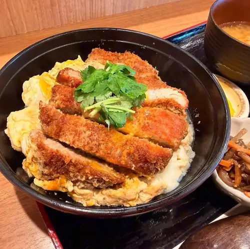 樱花猪肉 樱花炸猪排盖饭(猪排饭)~特制橙蛋~