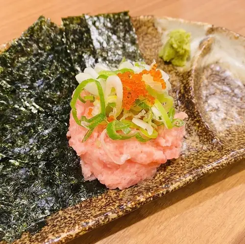 葱香金枪鱼碎(Negitoro)开胃菜 - 配桑葚海苔 -