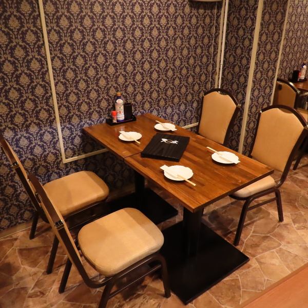 Private room seating for 2 to 4 people.Recommended for use in small groups!