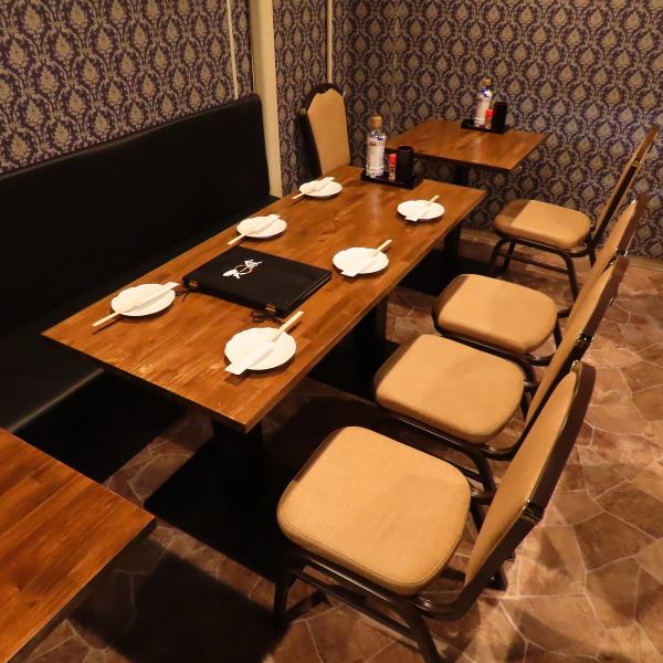 Private room seating for 6 to 8 people.Enjoy your meal without worrying about your surroundings!