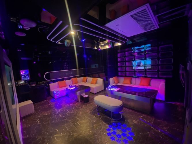 (完全個室)中ルーム※全部屋飲み放題料金込 定員8名様まで 1部屋17,600円/1h