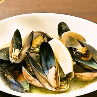 Wine-steamed clams and mussels