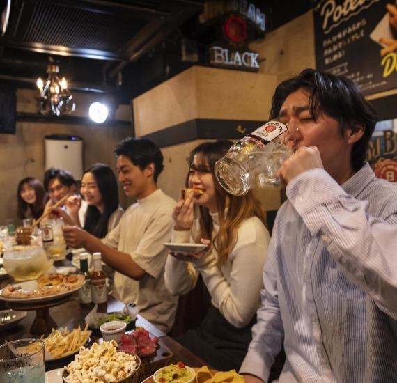 仕事帰りにふらりとよれるカジュアルバー！店内3台のモニターでスポーツ観戦も！