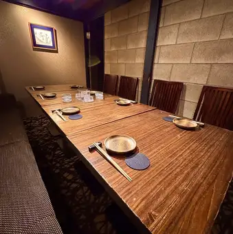Private rooms on the first floor.It is possible to connect with the adjacent private room.