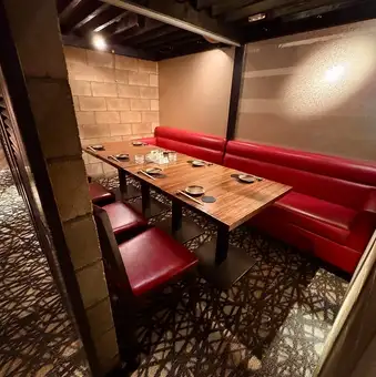 Private rooms on the first floor.It is possible to connect with the adjacent private room.