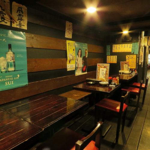 <p>【個室・2F席】奥には個室もご用意しております。ごゆっくりされたい方にはぴったりですのでオススメです。個室は1部屋しかございませんのでお早目のご予約を◎また、2Fにも20名様まで使える空間が広がっており貸切には最適です♪</p>