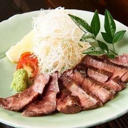 生でも味わうことができるほどの鮮度を誇る名物料理『焼きさがり』