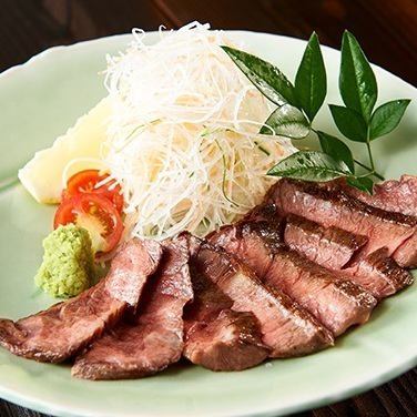 生でも味わうことができるほどの鮮度を誇る名物料理『焼きさがり』