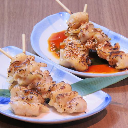 鶏皮串 (秘伝タレ・塩)