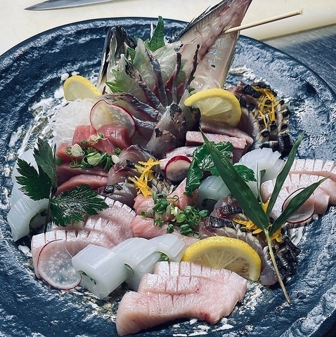 その時々の旬の魚や食材をご用意しております！飲み放題付きコースは4000円(税込)～！