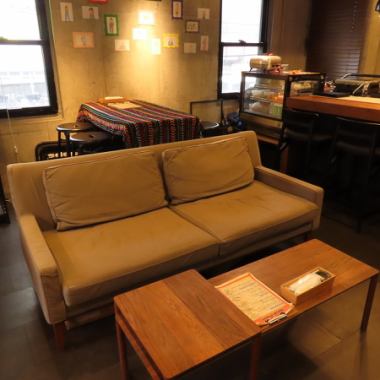 ゆったりとお寛ぎいただけるソファ席有り！デートにもピッタリです♪