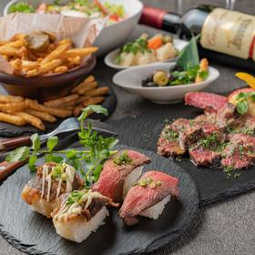 广受欢迎的自助寿司和炸物拼盘套餐,包含3小时无限畅饮,共6道菜,原价4500日元,现价3000日元。