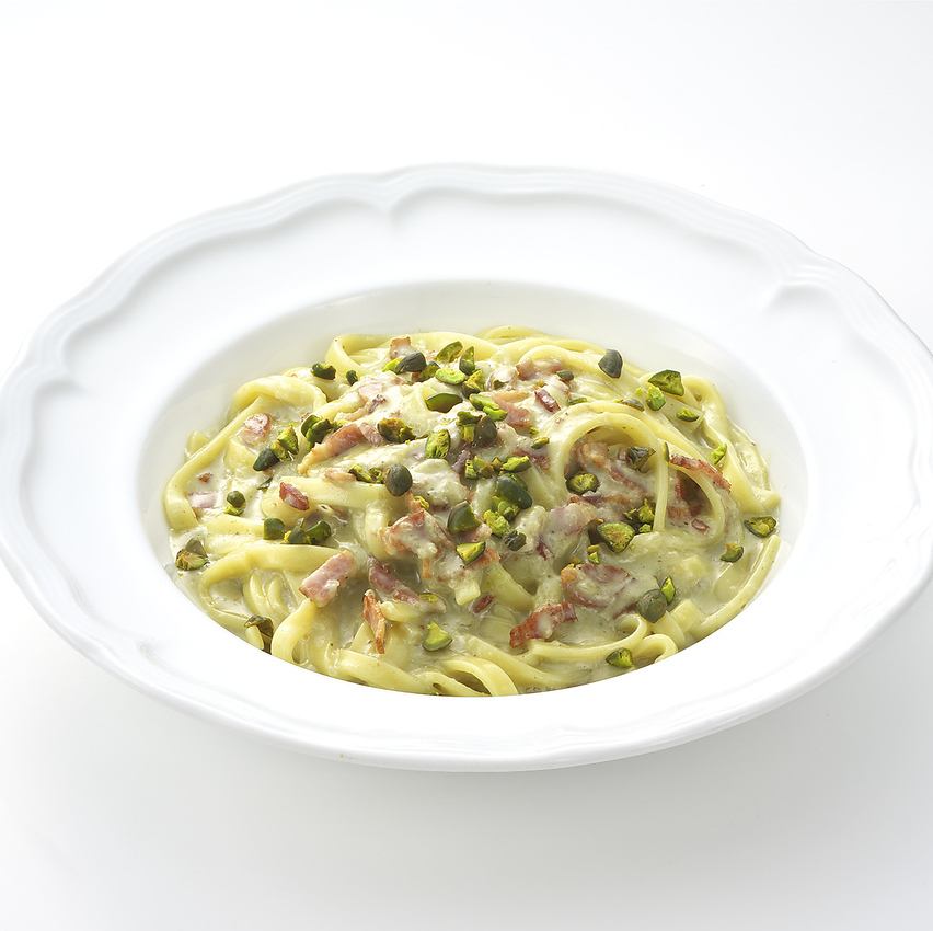 ヨーロッパ風の可愛い店内で本格ナポリピザとパスタをお楽しみ下さい♪