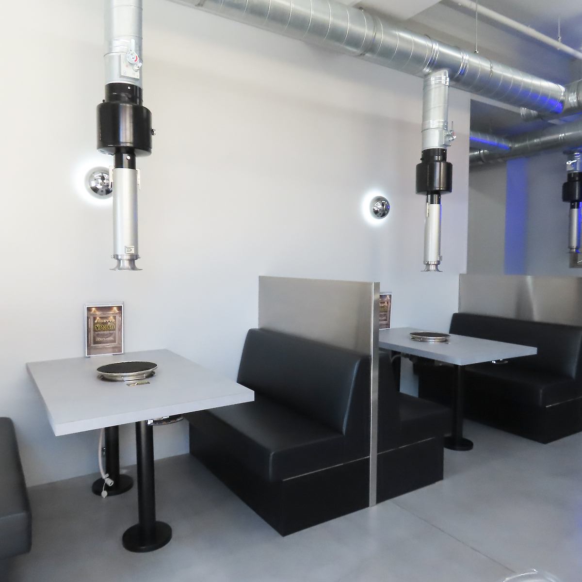 落ち着いた雰囲気の中でお食事をお楽しみくださいませ!