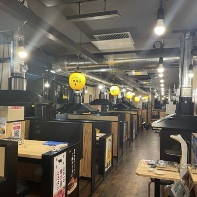 All seats are equipped with smoke exhaust equipment ◎ Even if you say "Popular Hormone Yakiniku", it has a calm atmosphere with wood grain! It is a clean space, so it is a space that women should definitely use ♪ Once you go, It's an addictive shop!