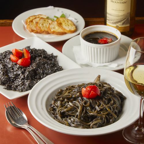 [Our store's best-selling signboard menu] Our prized squid ink dish!