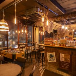 [3rd floor] Counter seats where you can talk to the exclusive bartender! Enjoy your drinks at your own pace or have fun singing karaoke at this special seating area♪ [Jamk's Garden]