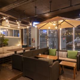 [2nd floor] The popular sofa seats are perfect for a variety of occasions, such as girls' nights, group dates, dates, and anniversaries! Our bar is bustling with both regular and new customers, so you might just meet someone new! [Bar place of us Garden] [Okayama/Station front/Okayama Station/Cocktails/Sours/SNS-worthy/Darts/Karaoke/Girls' nights/After-parties]