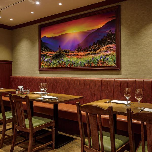 A spacious and luxurious space overflowing with high-class atmosphere so that customers can relax... Perfect for girls' nights, moms' get-togethers, or dates.