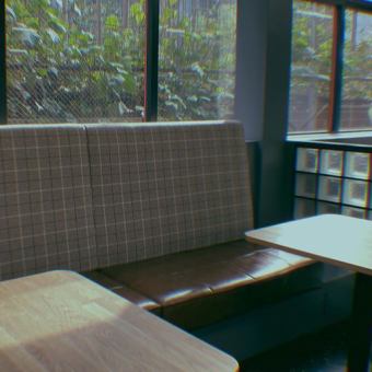Sofa seats are also available ♪ There are also seats with free WiFi and outlets that you can use freely ♪ Please use it for studying and working ♪