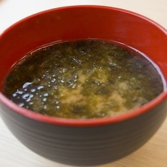 Green onion and seaweed miso soup